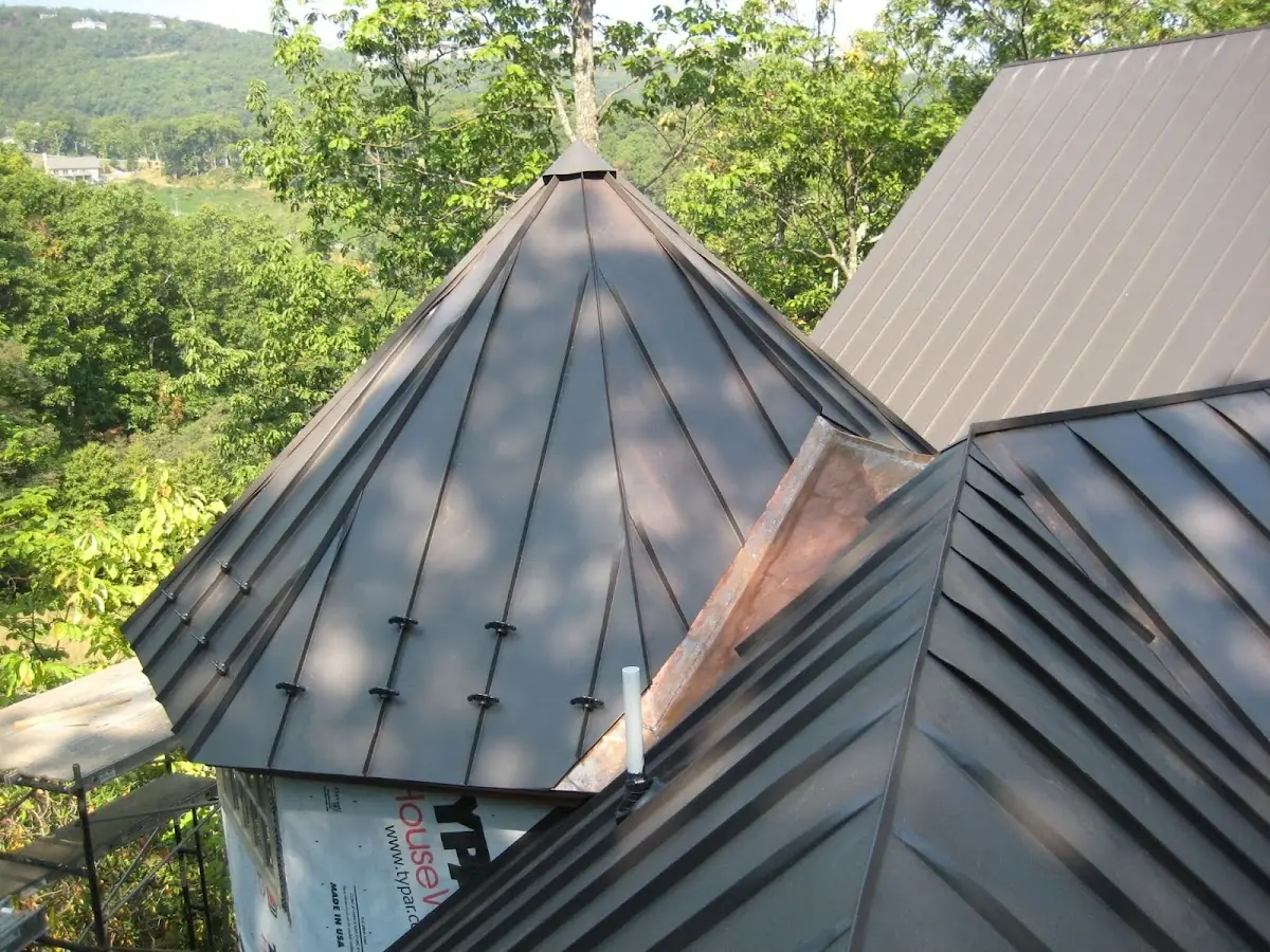 Professional Roof Tarp Installation by Craftsman Roofing in Brandon Forest